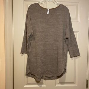 Jules & James Boutique Women's Drop Shoulder Brown Top, Rounded Hem, Size Large